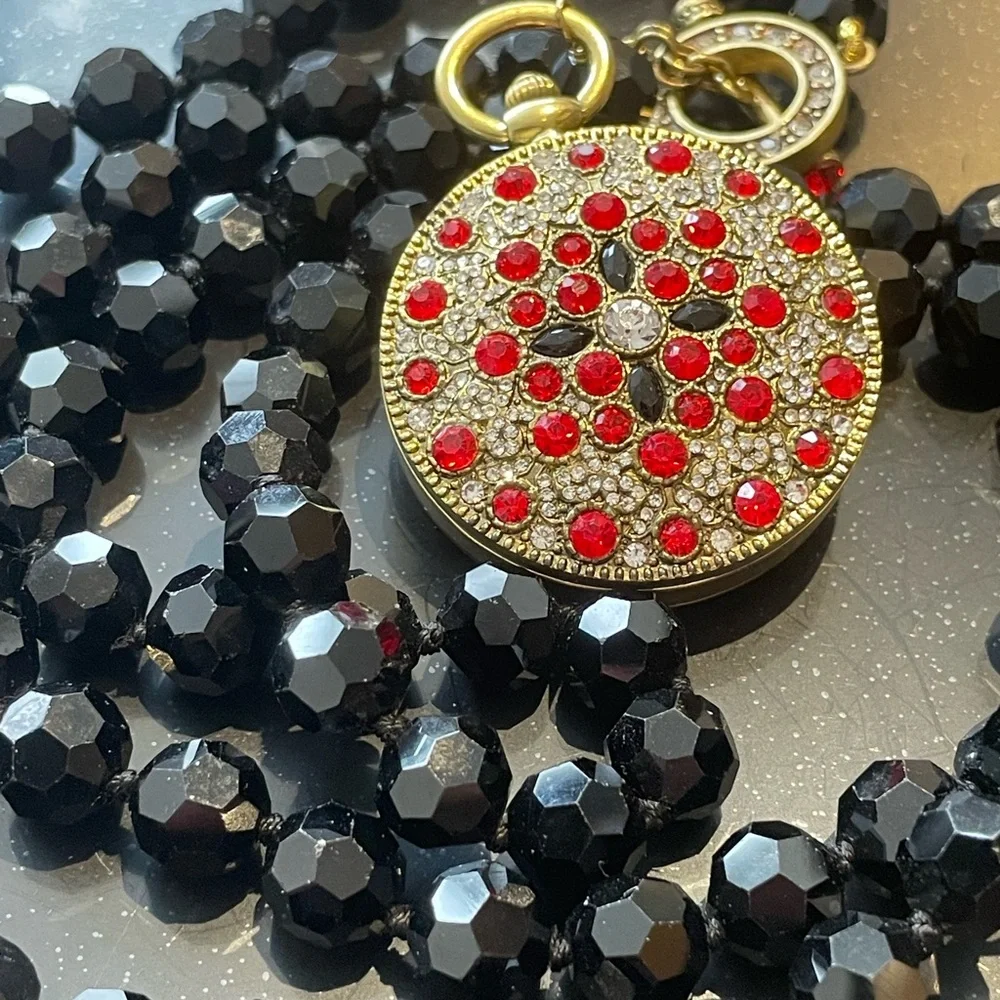 Elegant Black and Gold Necklace with Red Accents - Picture 5 of 6